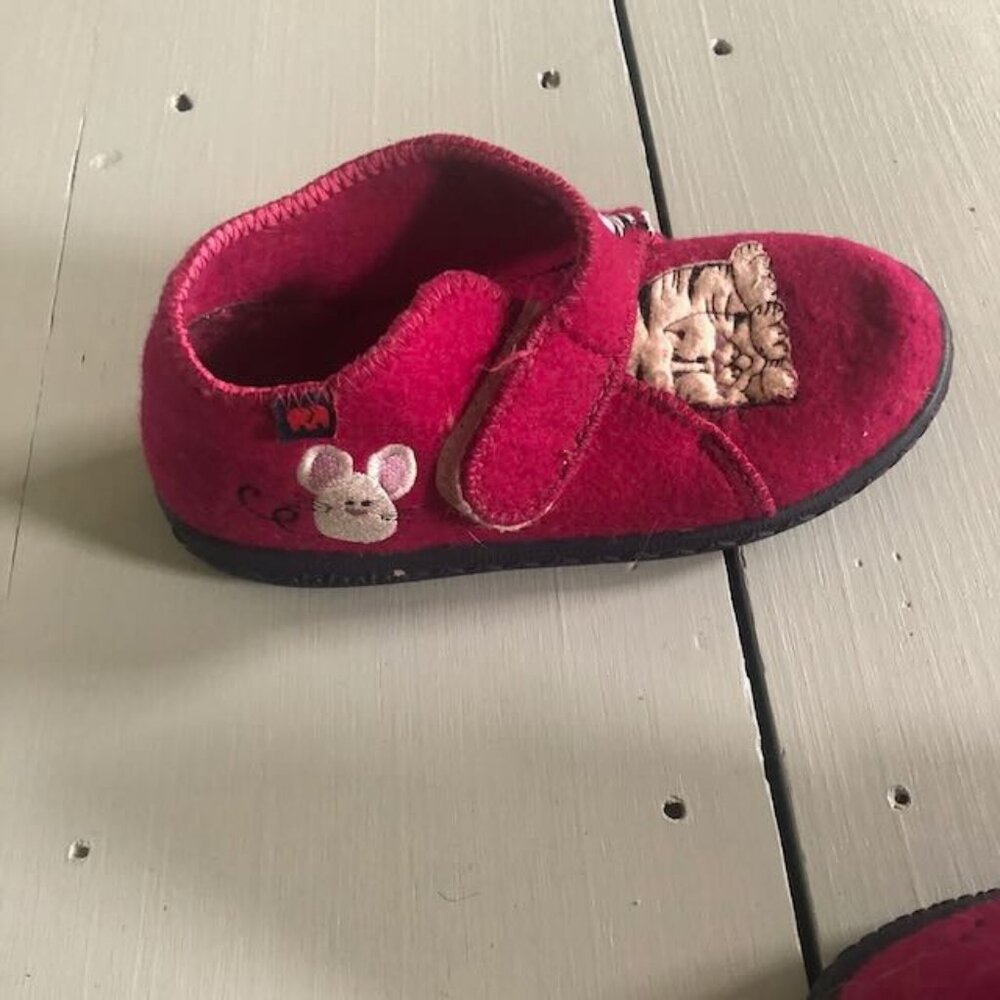 Red Kids Shoes with Animal Design - Picture 3 of 6
